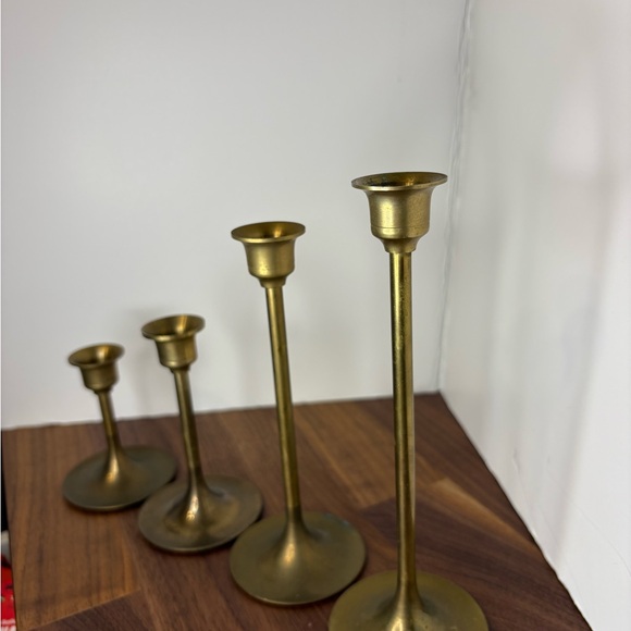 Set Of 4 Vintage Graduated Brass Thin Stemmed Candlestick Holders - Picture 4 of 13